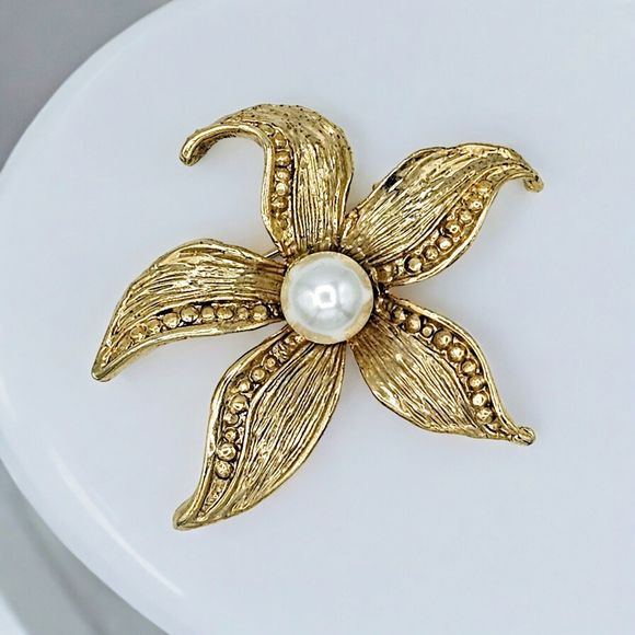 Pearl Flower Brooch Vintage Faux Spring Large Petal Gold Tone Estate Floral Pin - Picture 9 of 9